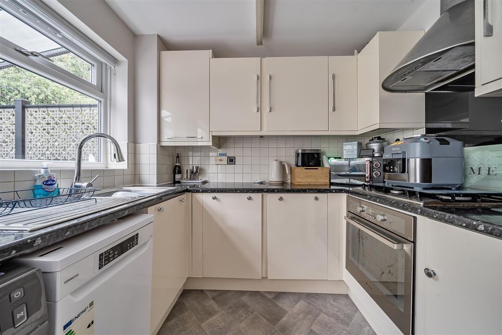 Property photo 3 of 17 Kitchen/Diner
