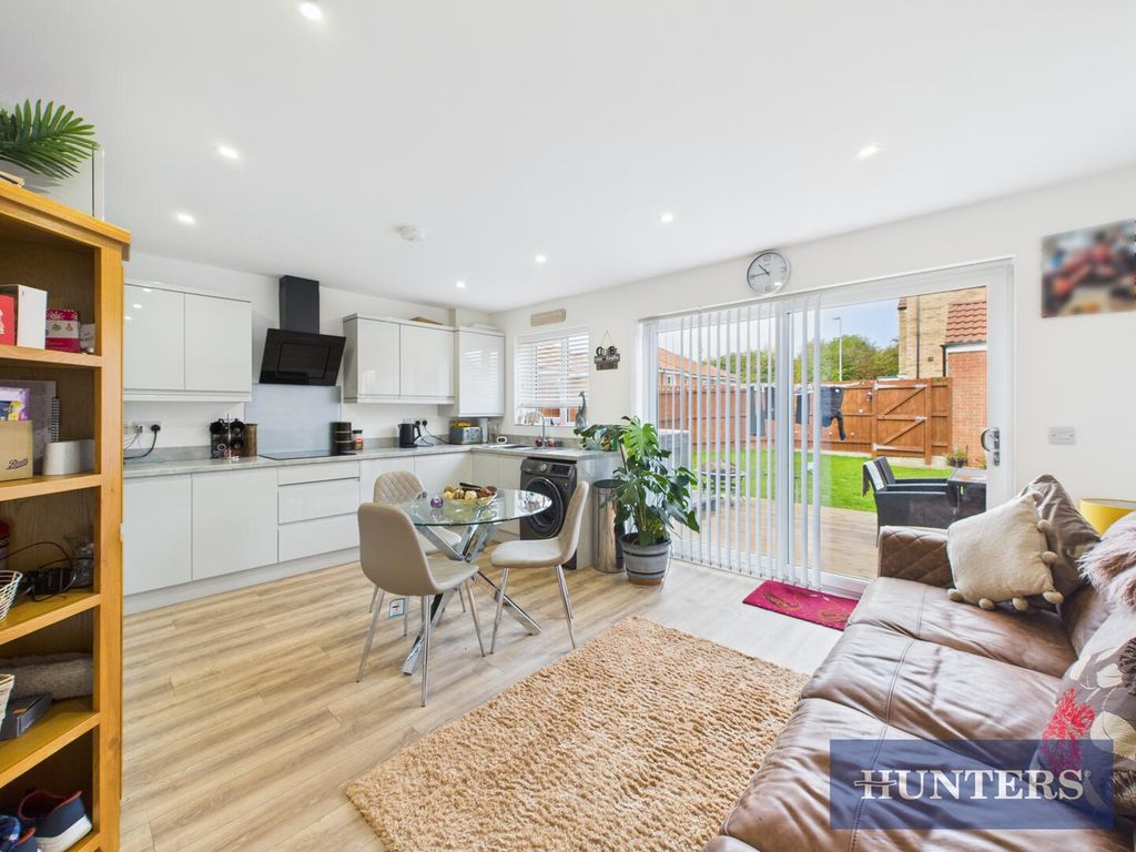 Property photo 3 of 17 Kitchen