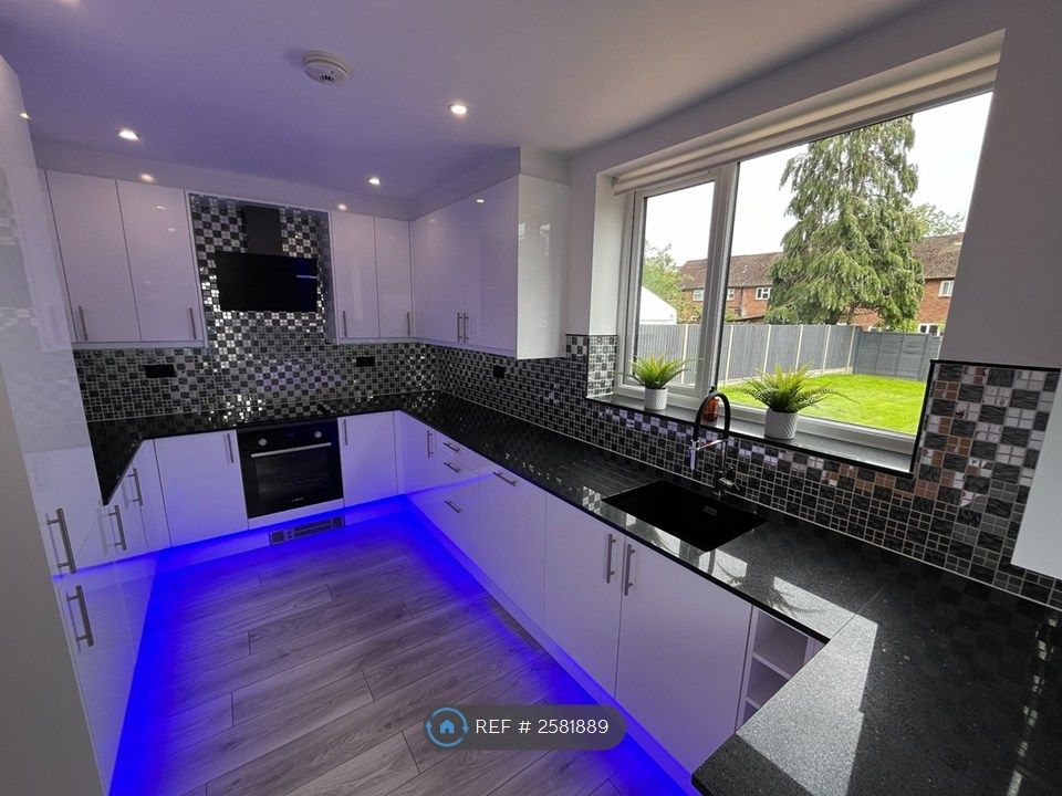 Property photo 2 of 16 Kitchen