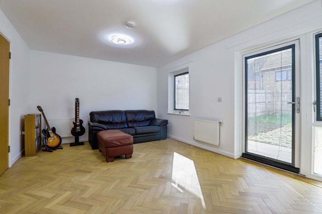 Property photo 2 of 14 Pbox-Img.Jpg