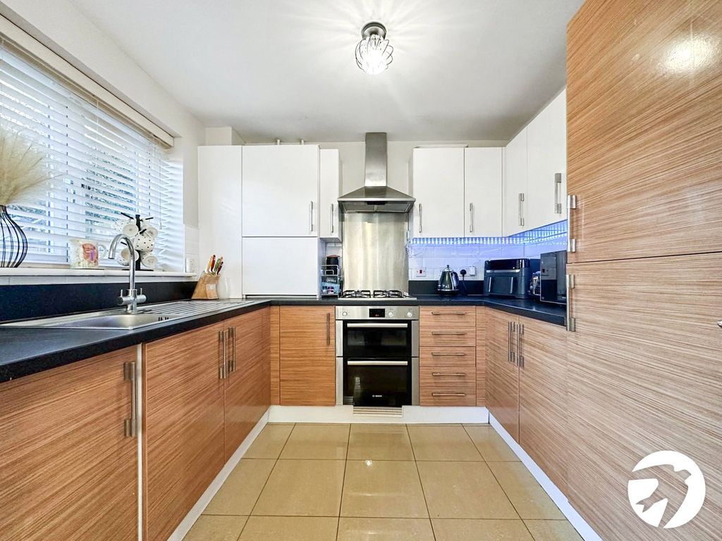 Property photo 3 of 16 Picture No. 17