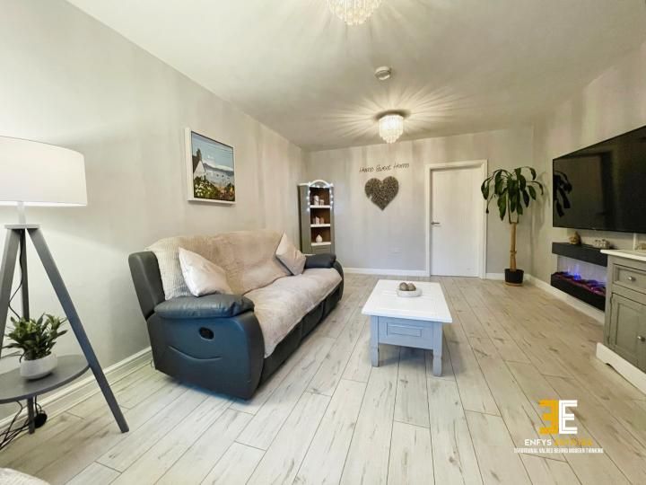 Property photo 3 of 36