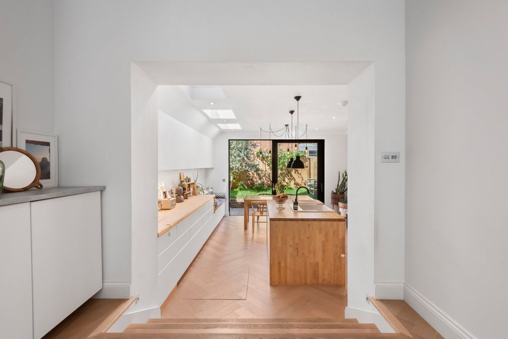 Property photo 3 of 6