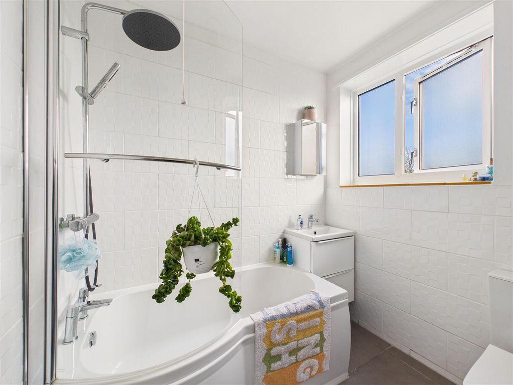 Property photo 2 of 11 Cam05193G0-Pr0094-Still014.Jpg