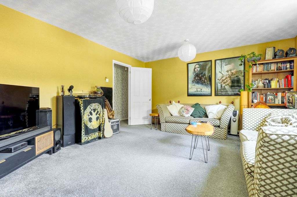 Property photo 3 of 9