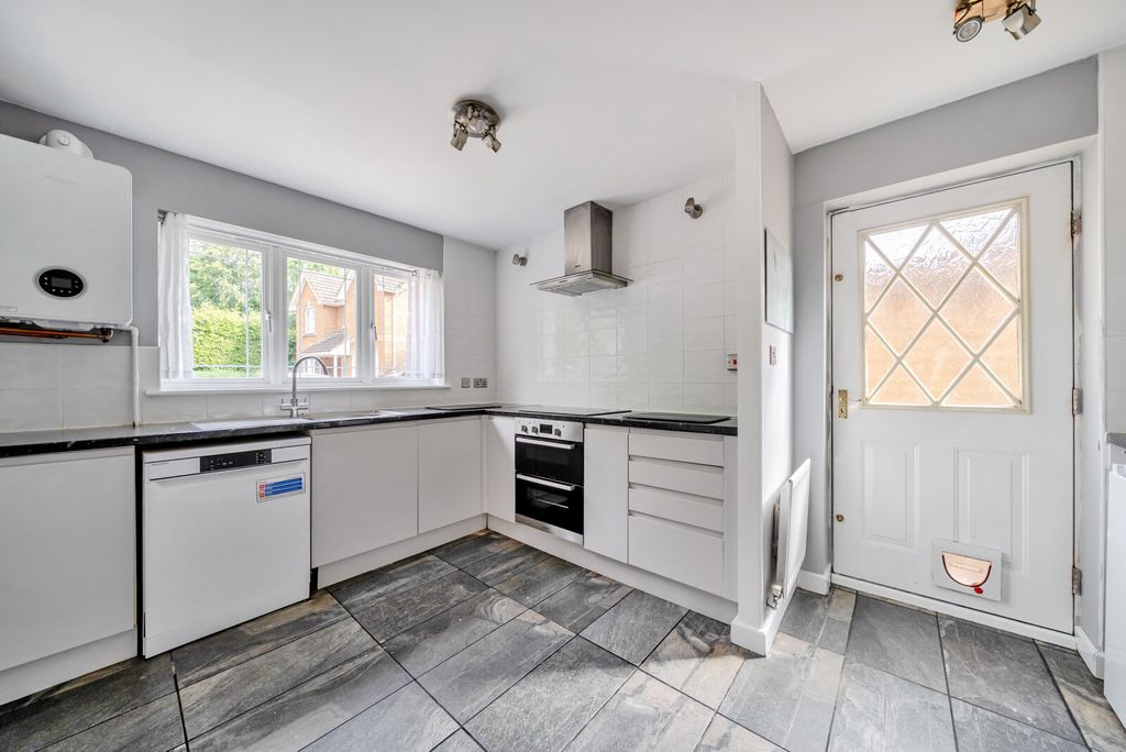 Property photo 2 of 21 1469137-12-6A1d48...
