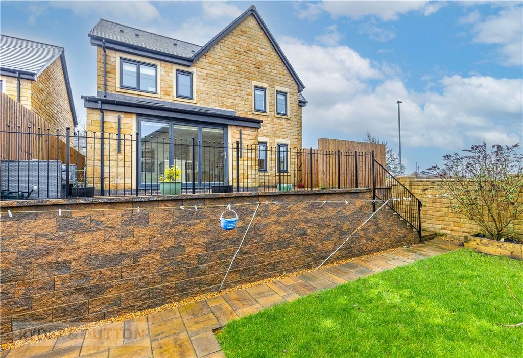 Property photo 3 of 30 Lower Garden