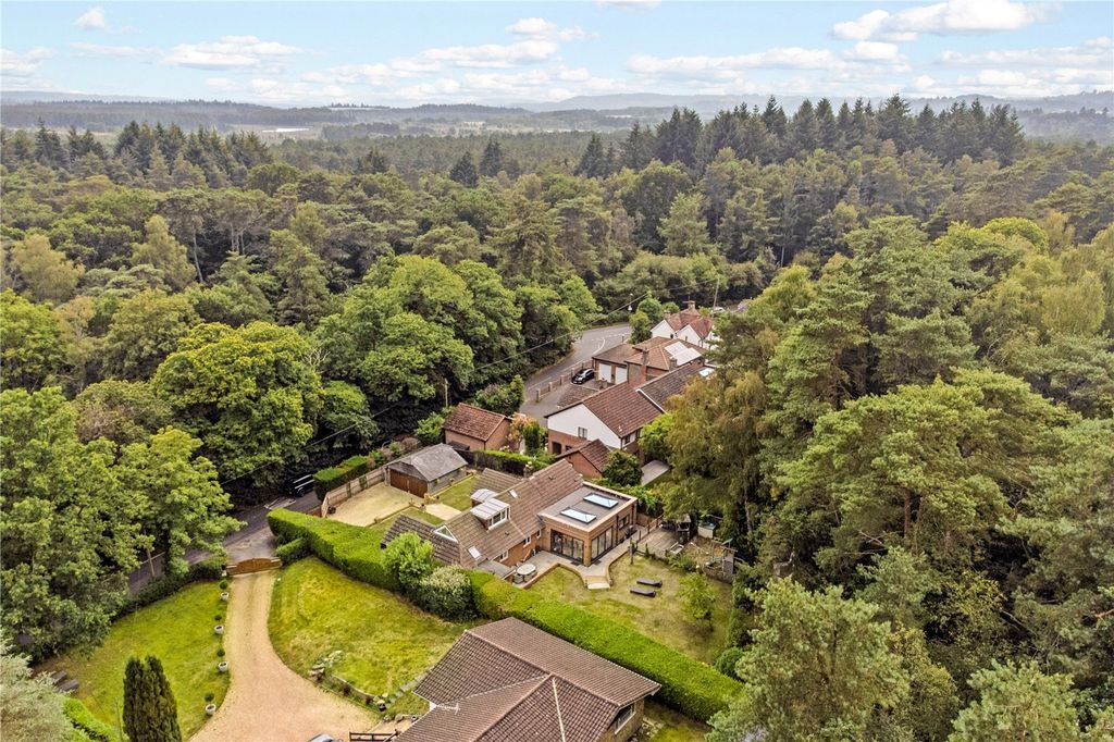 Property photo 2 of 28 Picture No. 10