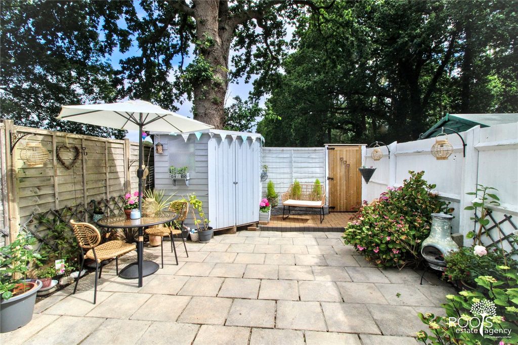 Property photo 2 of 16 Garden