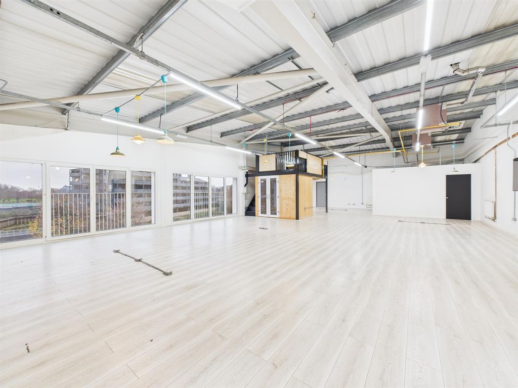 Property photo 1 of 17 Cam04237G0-Pr0244-Still013.Jpg