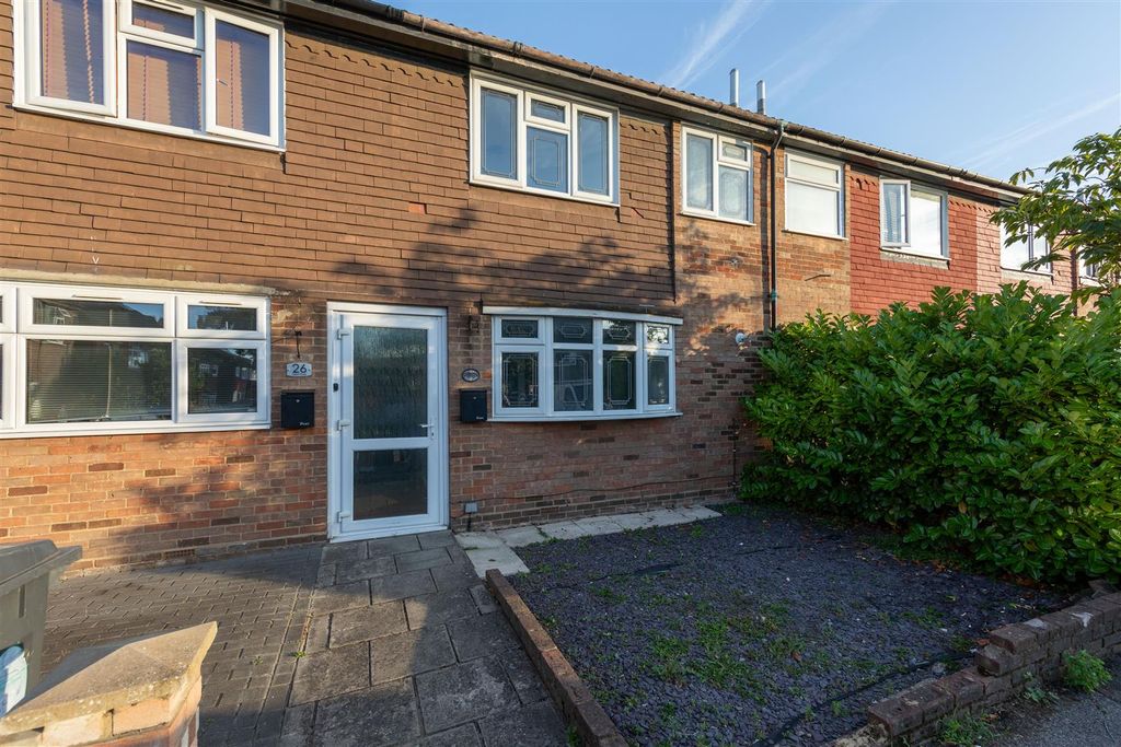 Property photo 1 of 21 Field Close, E4