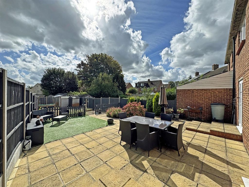 Property photo 2 of 16 Garden
