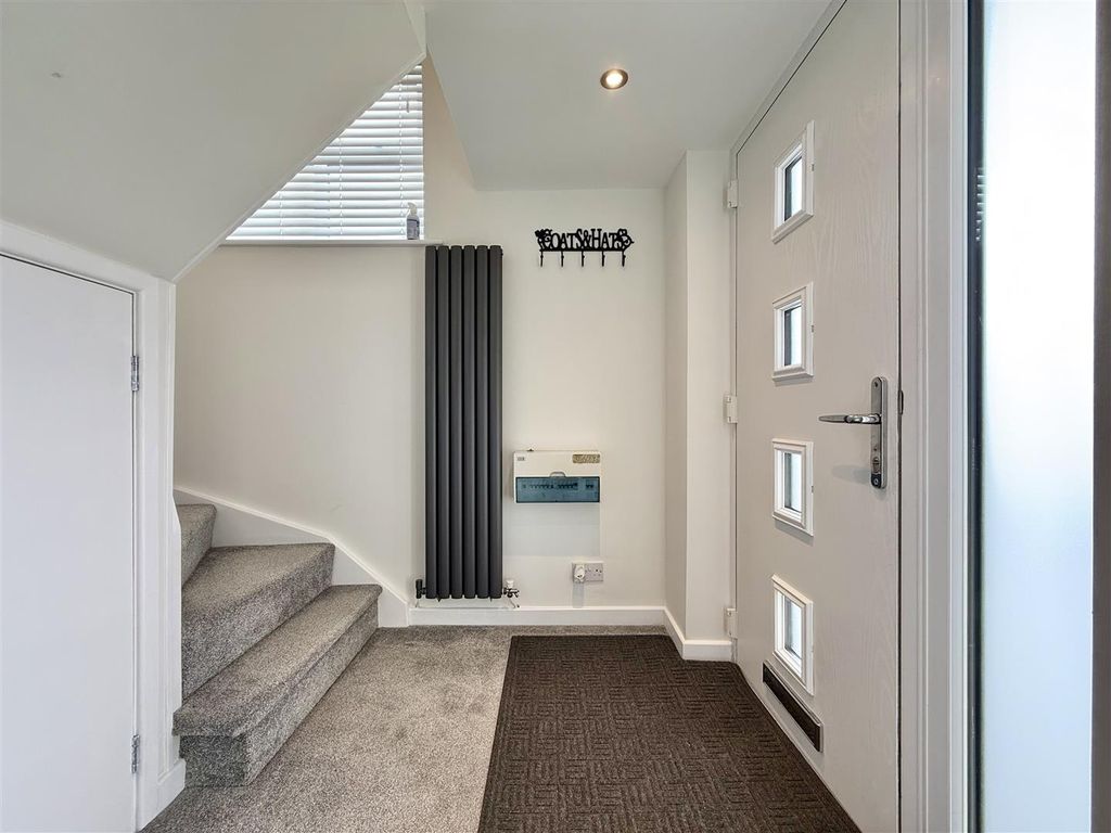 Property photo 2 of 28