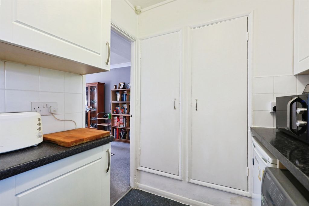 Property photo 3 of 11