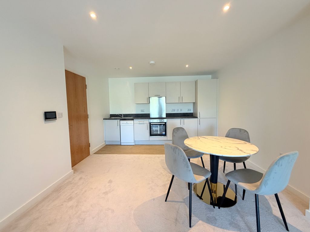 Property photo 3 of 8 Gallery