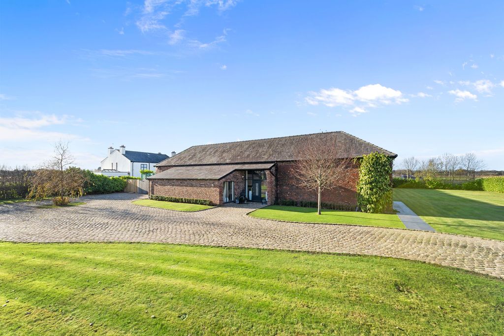 Property photo 1 of 31