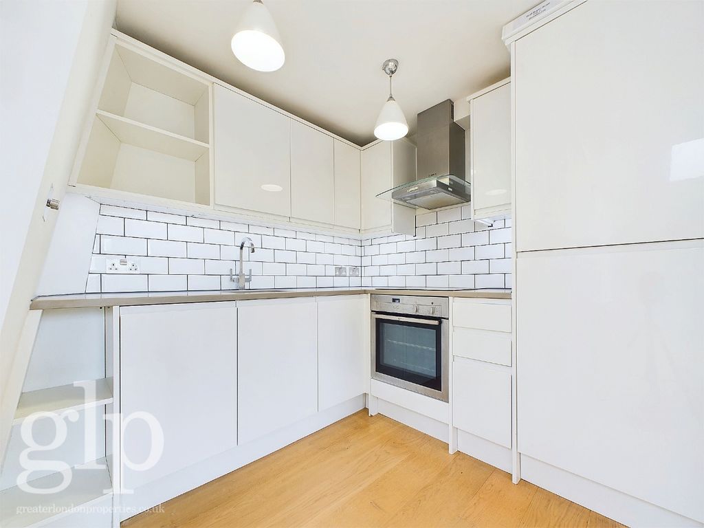 Property photo 3 of 20 973395