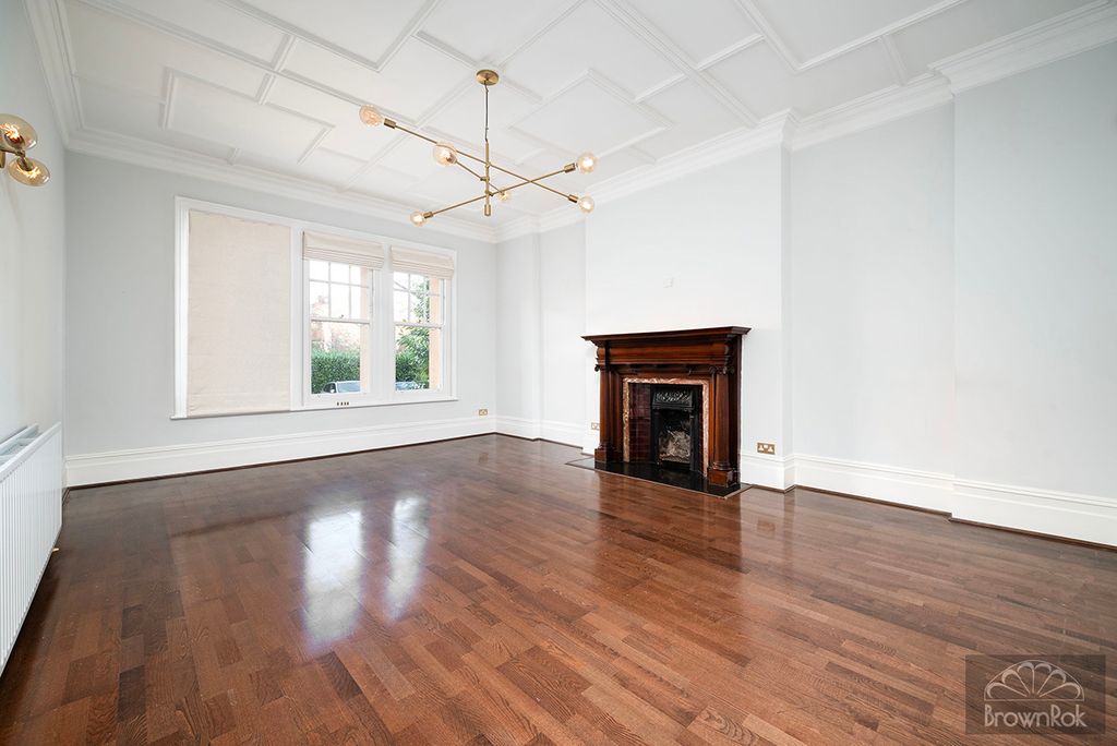 Property photo 2 of 13 W03