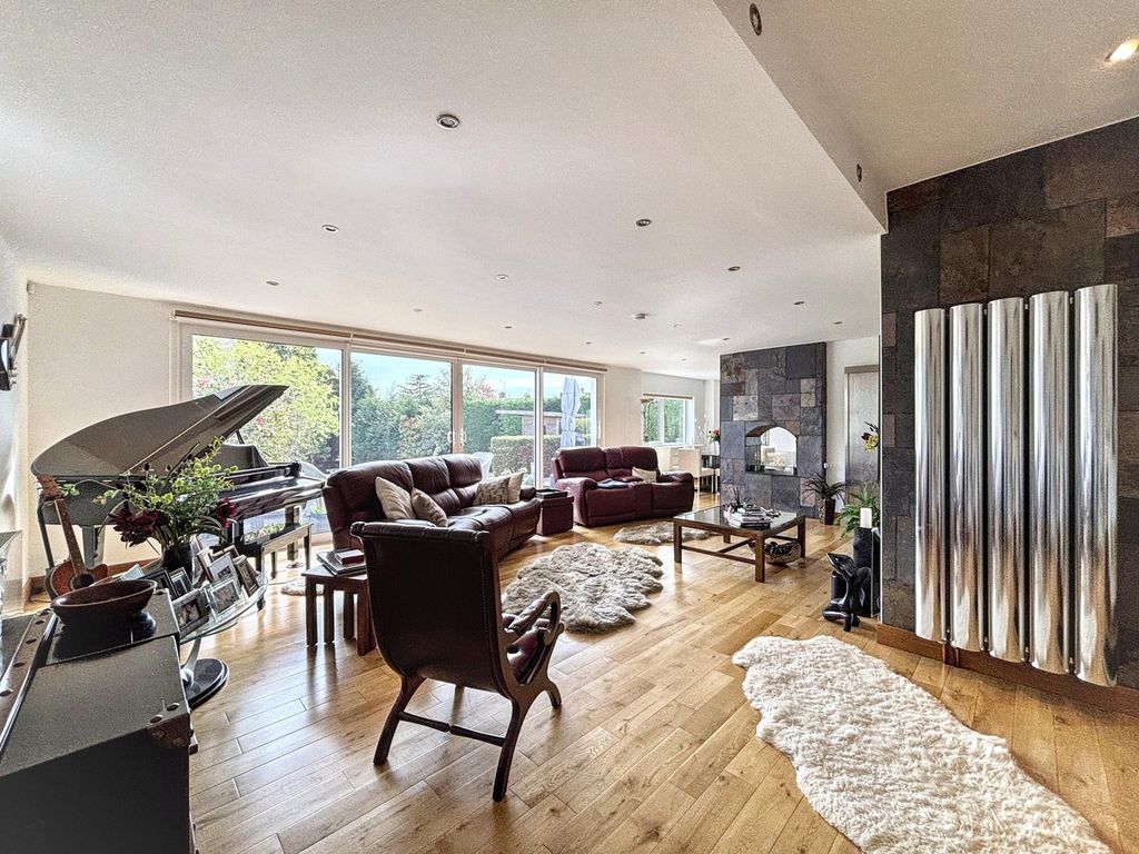 Property photo 3 of 31