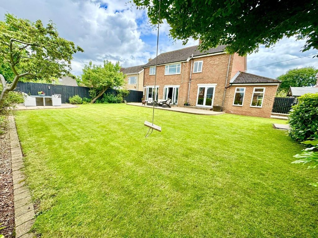 Property photo 3 of 39 Garden