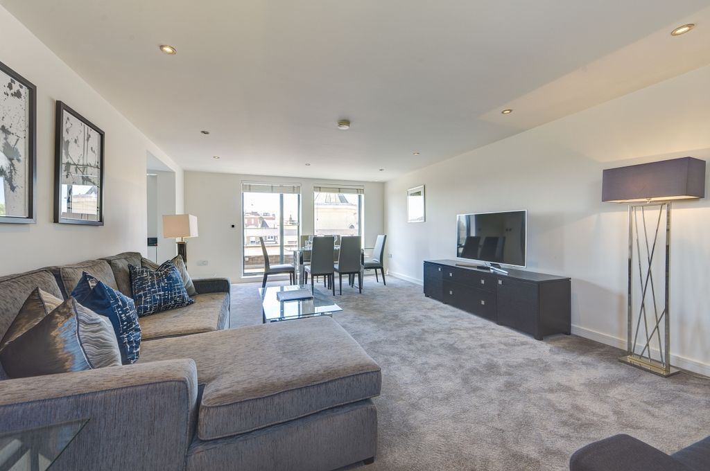 Property photo 1 of 14 17 Pond Place Sw3...