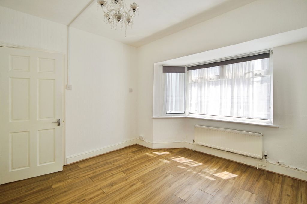 Property photo 3 of 16 Pbox-Img.Jpg