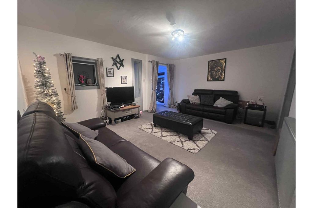 Property photo 1 of 12 Living Room