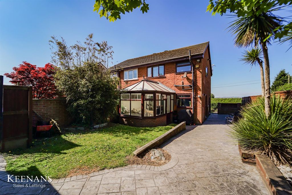 Property photo 3 of 33
