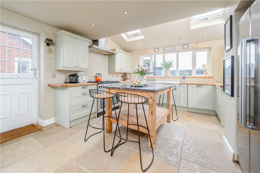 Property photo 2 of 14 Kitchen