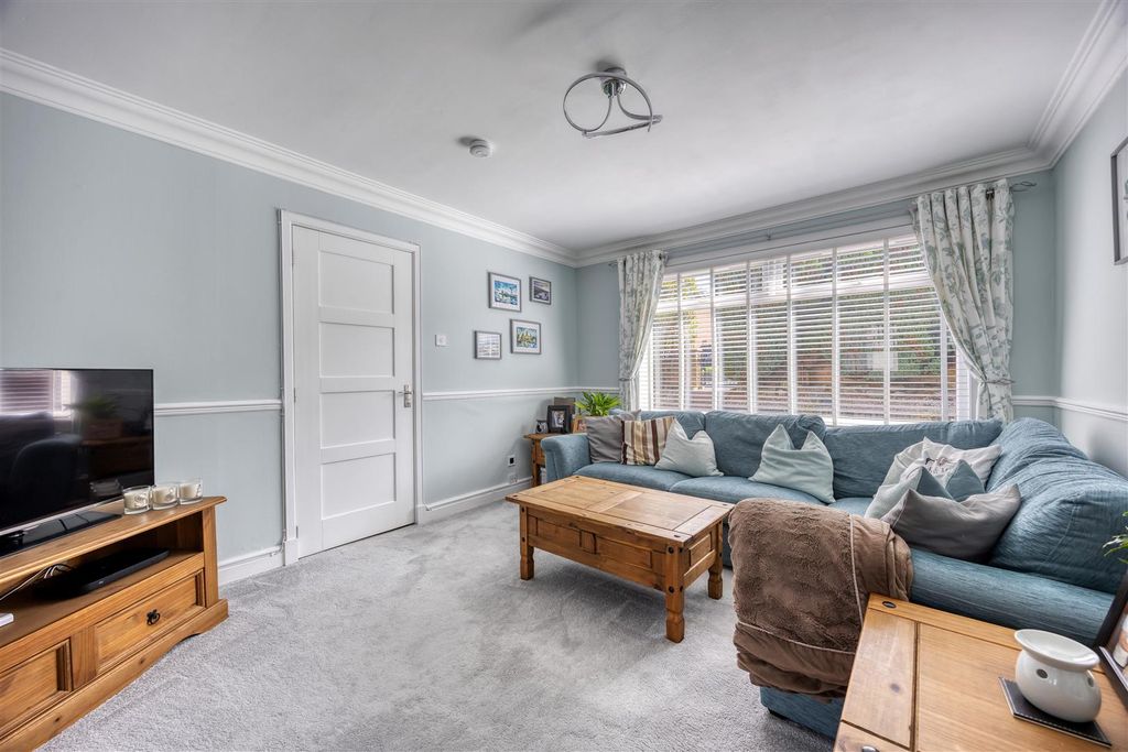 Property photo 2 of 25 50_St_Columba_Drive_Kirkintilloch_010.Jpeg