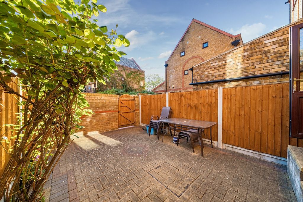 Property photo 2 of 25 Picture No. 10