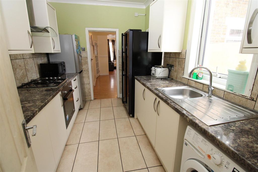 Property photo 2 of 17 Kitchen1.Jpg