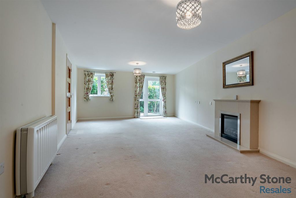 Property photo 3 of 24 8652306-Interior06-800.Jpg