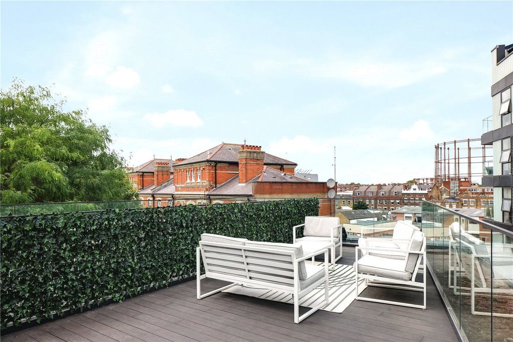 Property photo 2 of 22 Roof Terrace