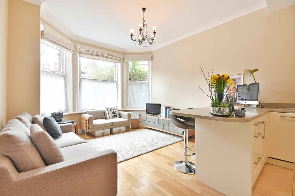 Property photo 2 of 16 Picture No. 28
