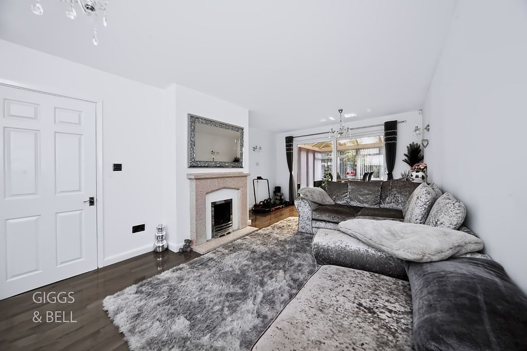 Property photo 2 of 34 5563541