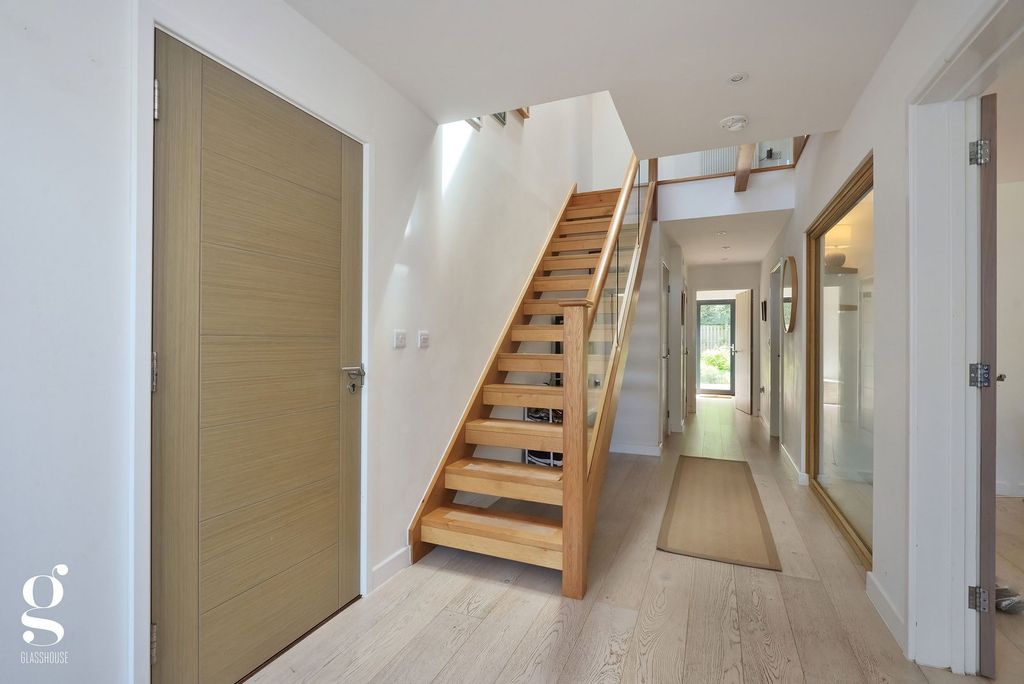Property photo 3 of 48