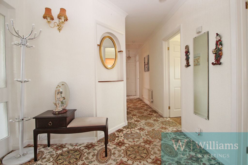 Property photo 3 of 17 Hallway