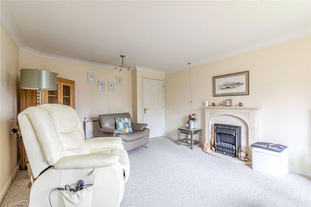 Property photo 2 of 17 Sitting Room