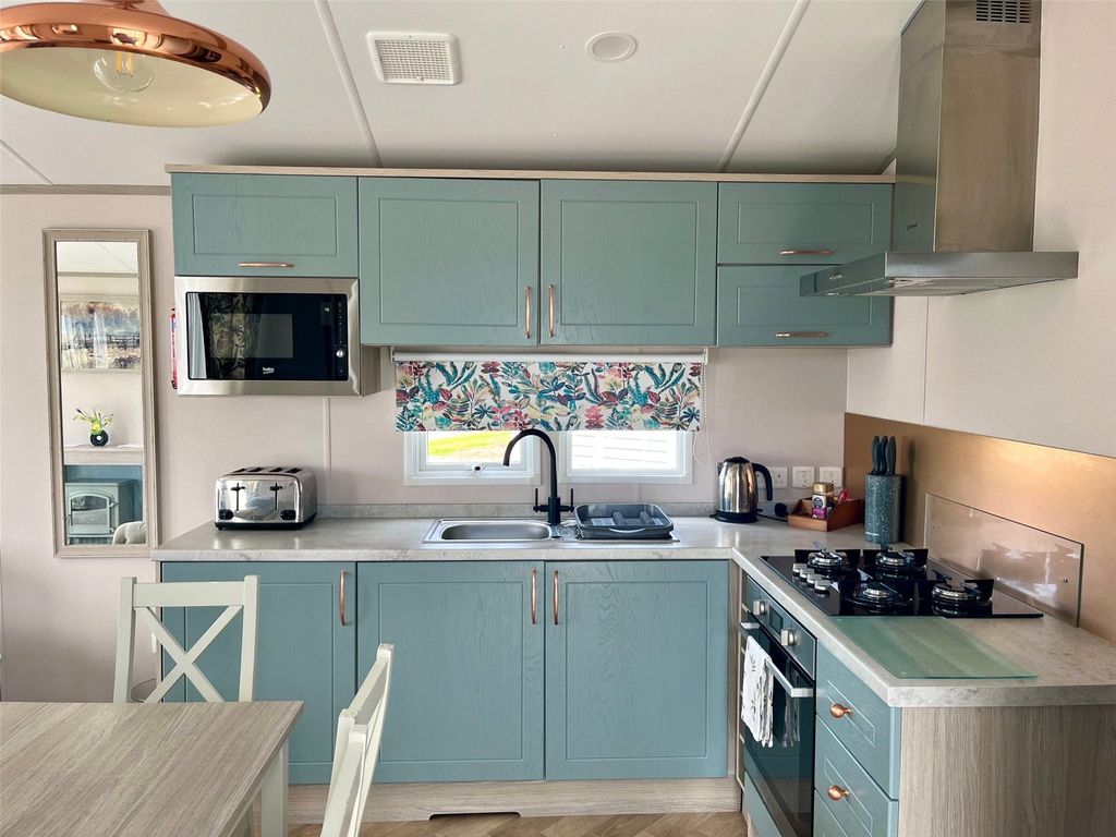 Property photo 3 of 14 Kitchen