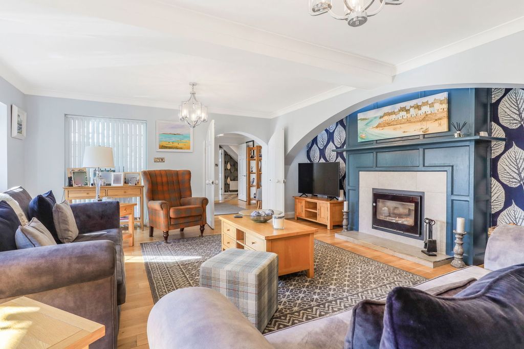 Property photo 3 of 43