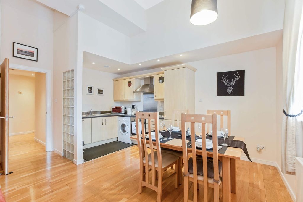 Property photo 3 of 16 Dining / Kitchen