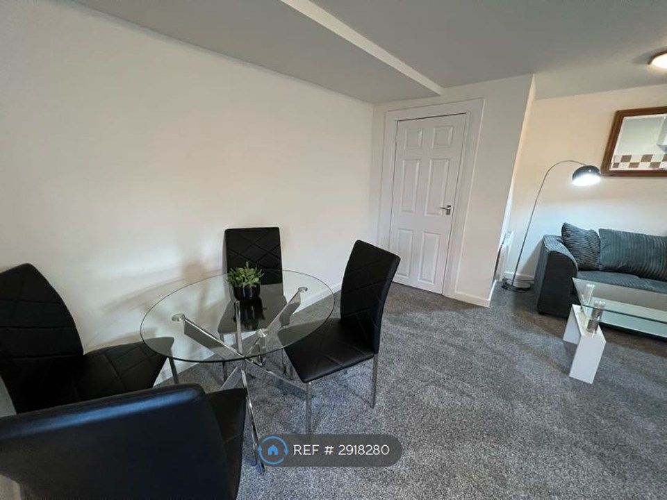Property photo 2 of 15 Living Room/Kitchen
