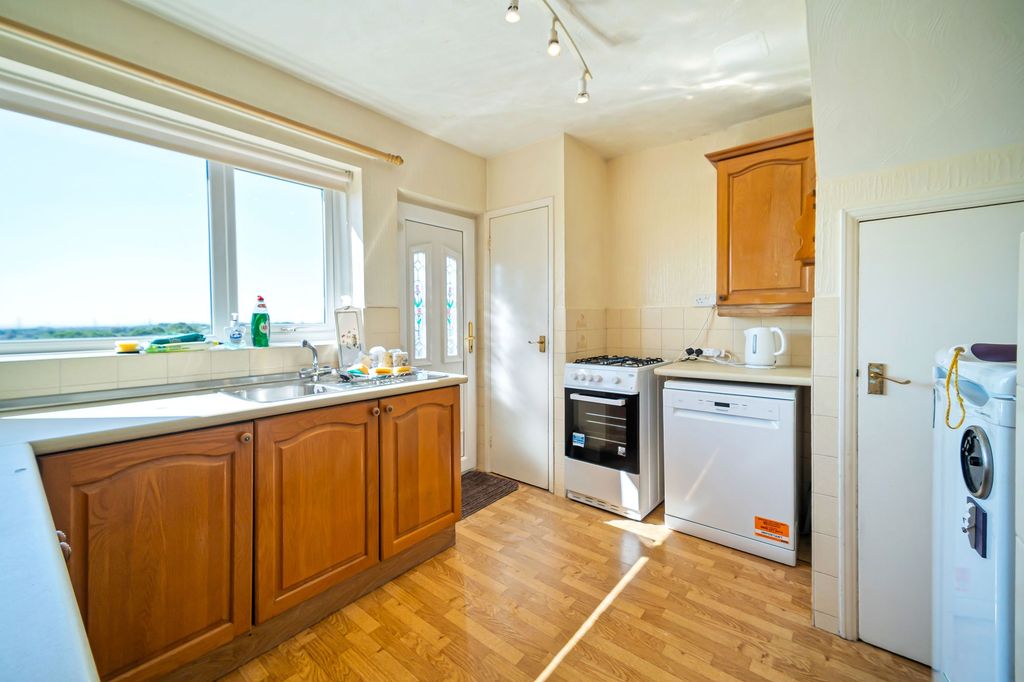 Property photo 3 of 24