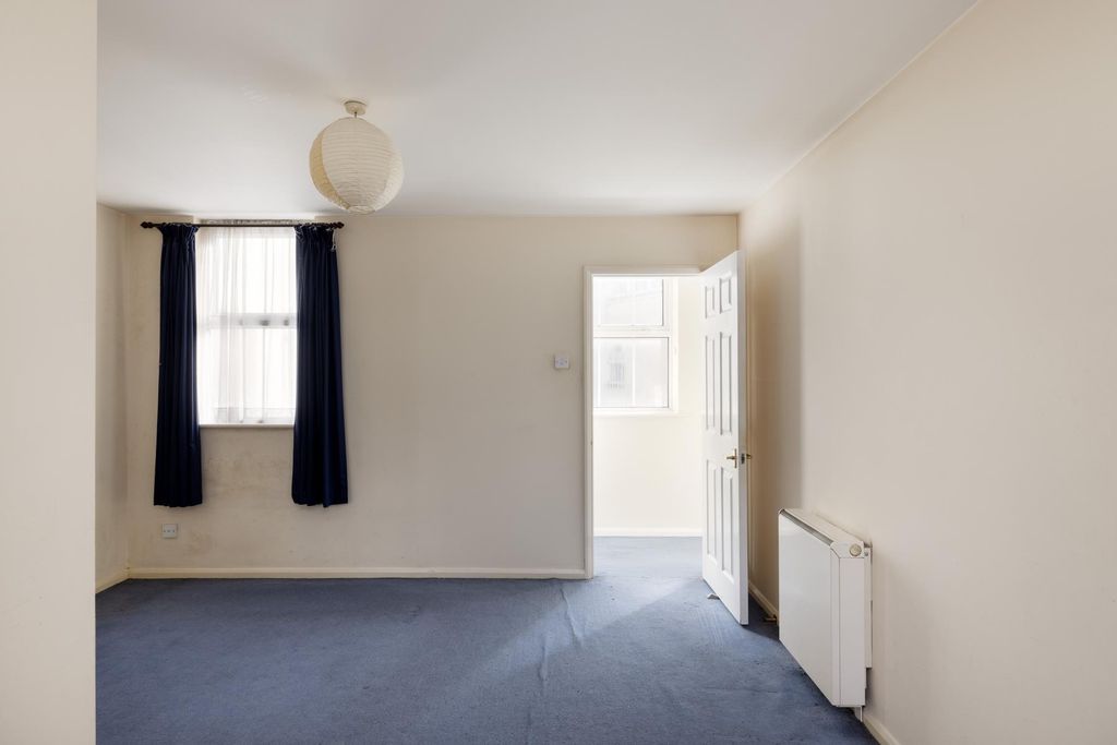 Property photo 3 of 10