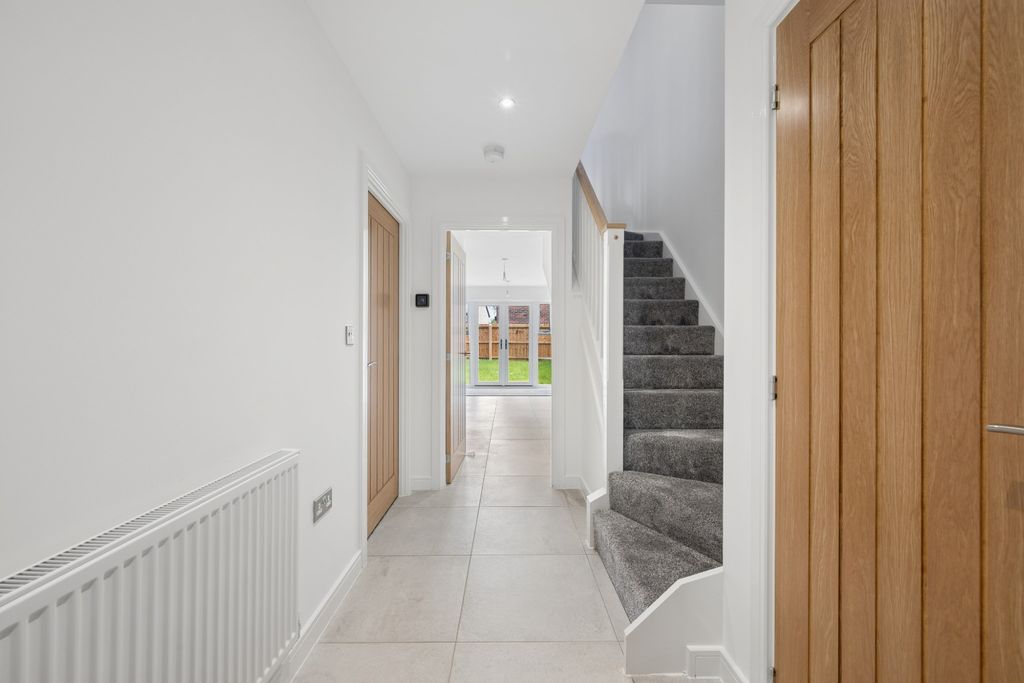 Property photo 3 of 28 5209944
