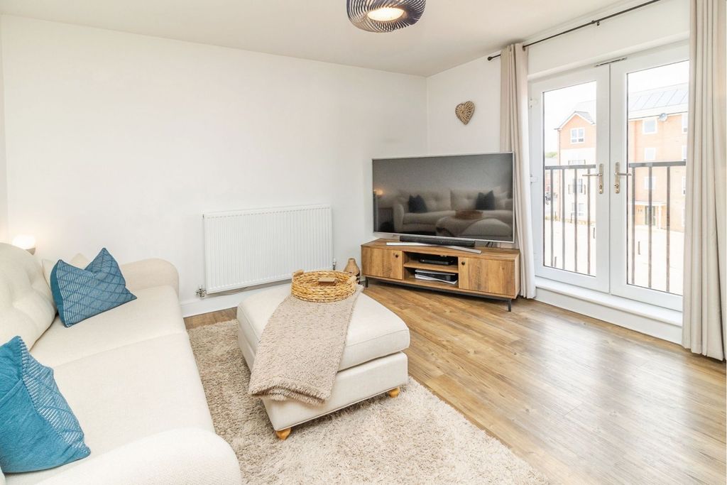 Property photo 2 of 22