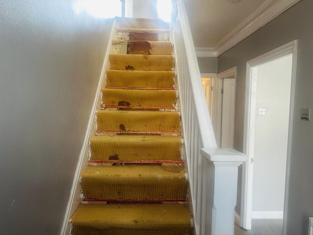 Property photo 2 of 27