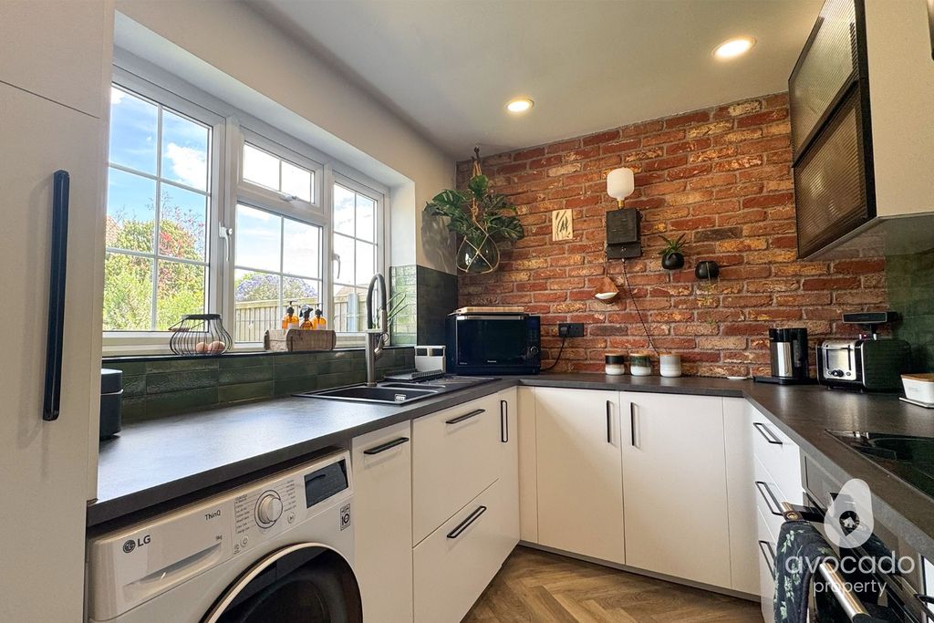 Property photo 2 of 22 5107772