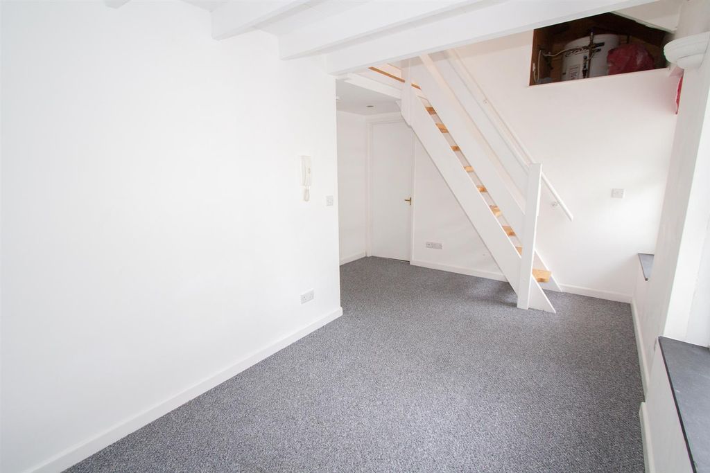 Property photo 2 of 7 2 Lounge.Jpg